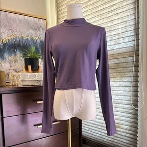 Beyond Yoga Moving On Featherweight Mock Neck Cropped Long Sleeve. Size Large